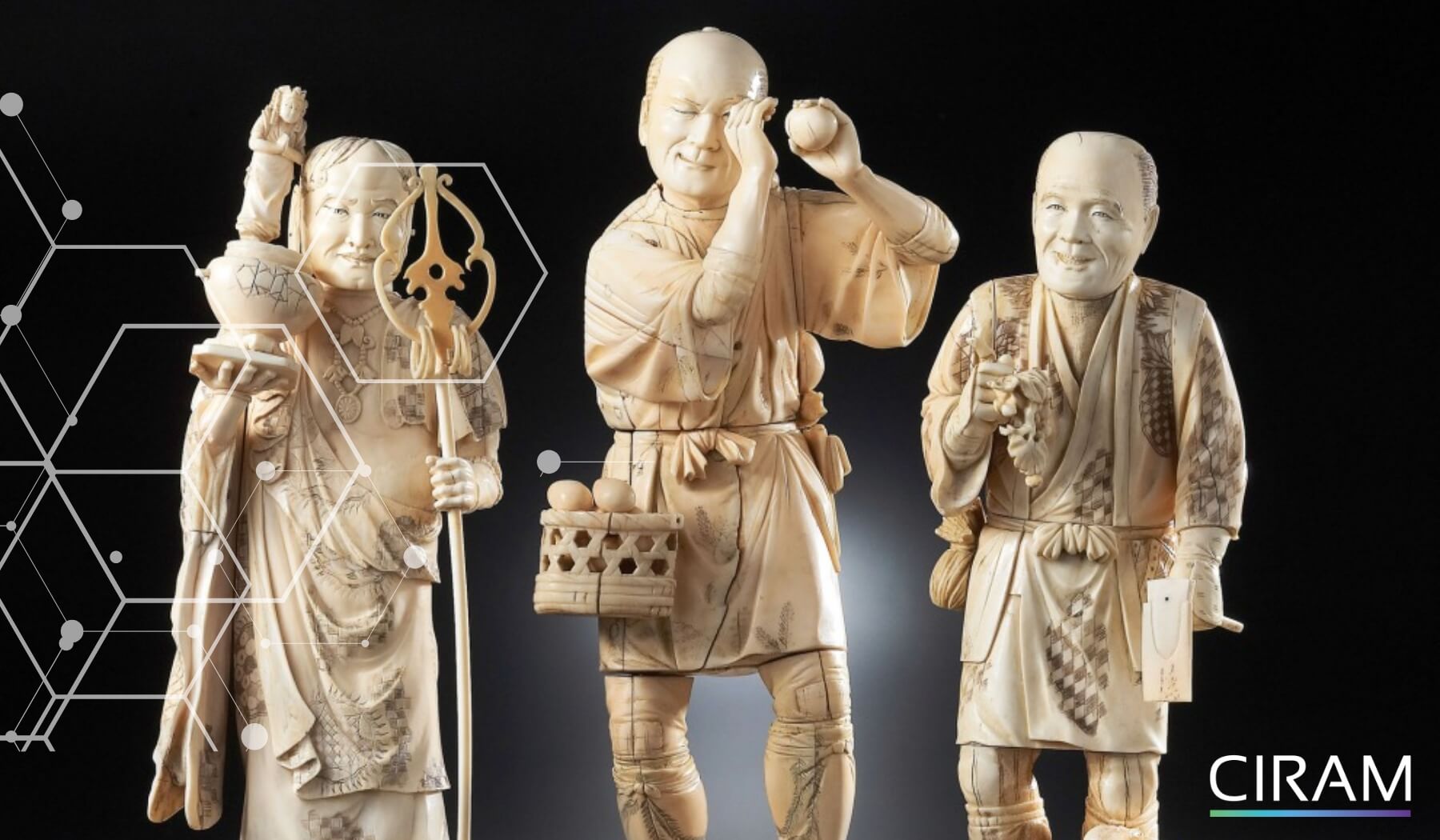 Escultura de marfil de figuras humanas