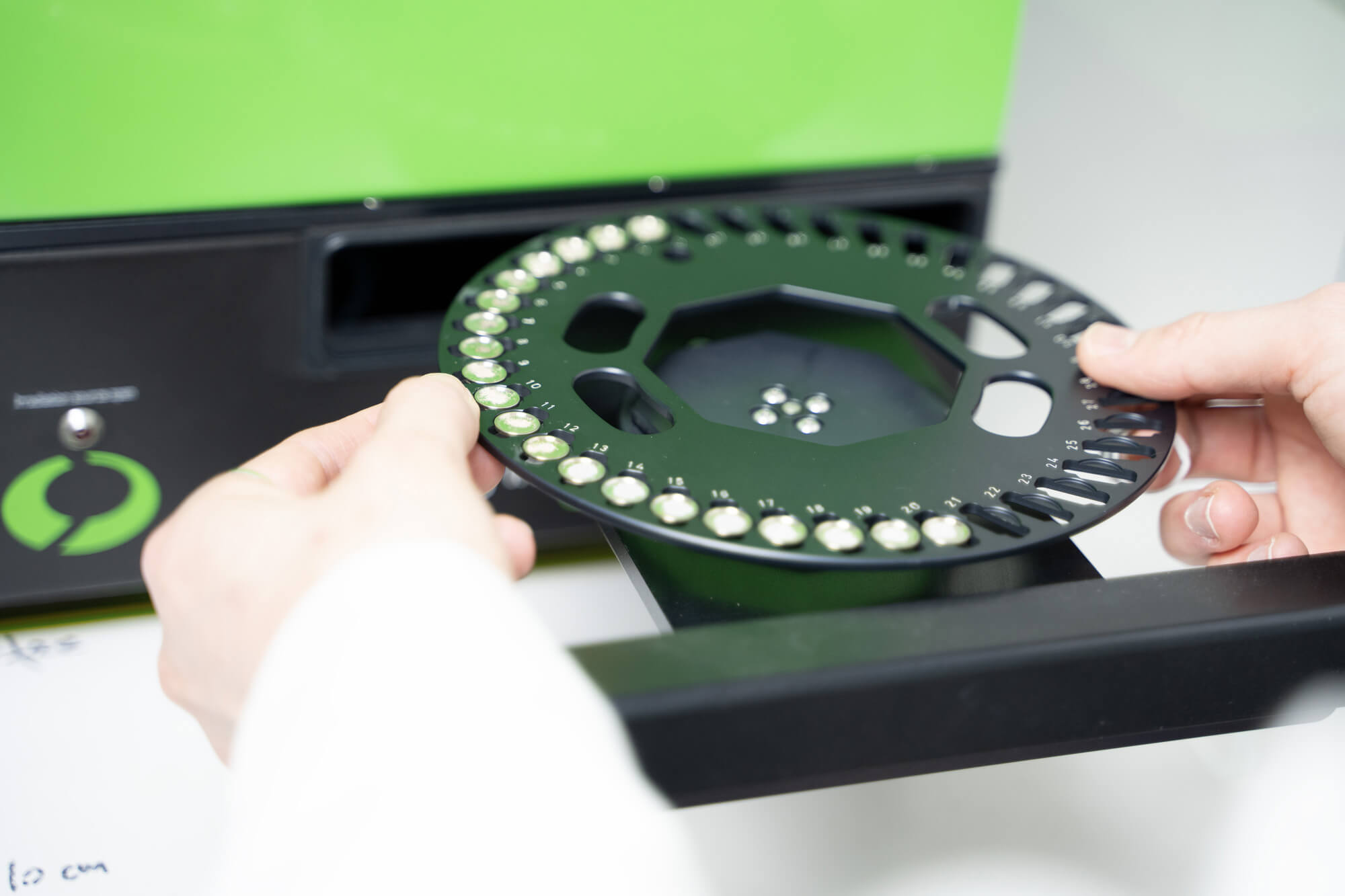 Scientific apparatus for optically stimulated luminescence analysis of sediment samples